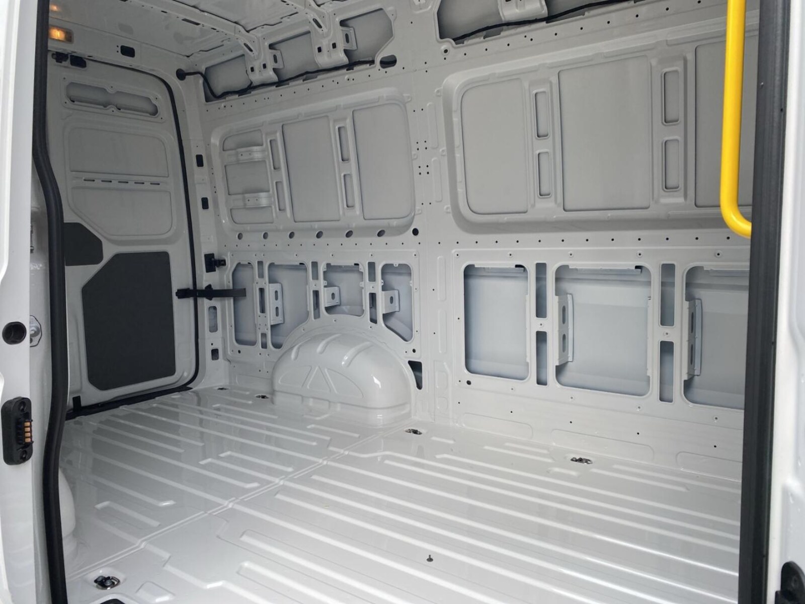 Volkswagen Crafter Kasten mittlerer Radstand – Bild 16
