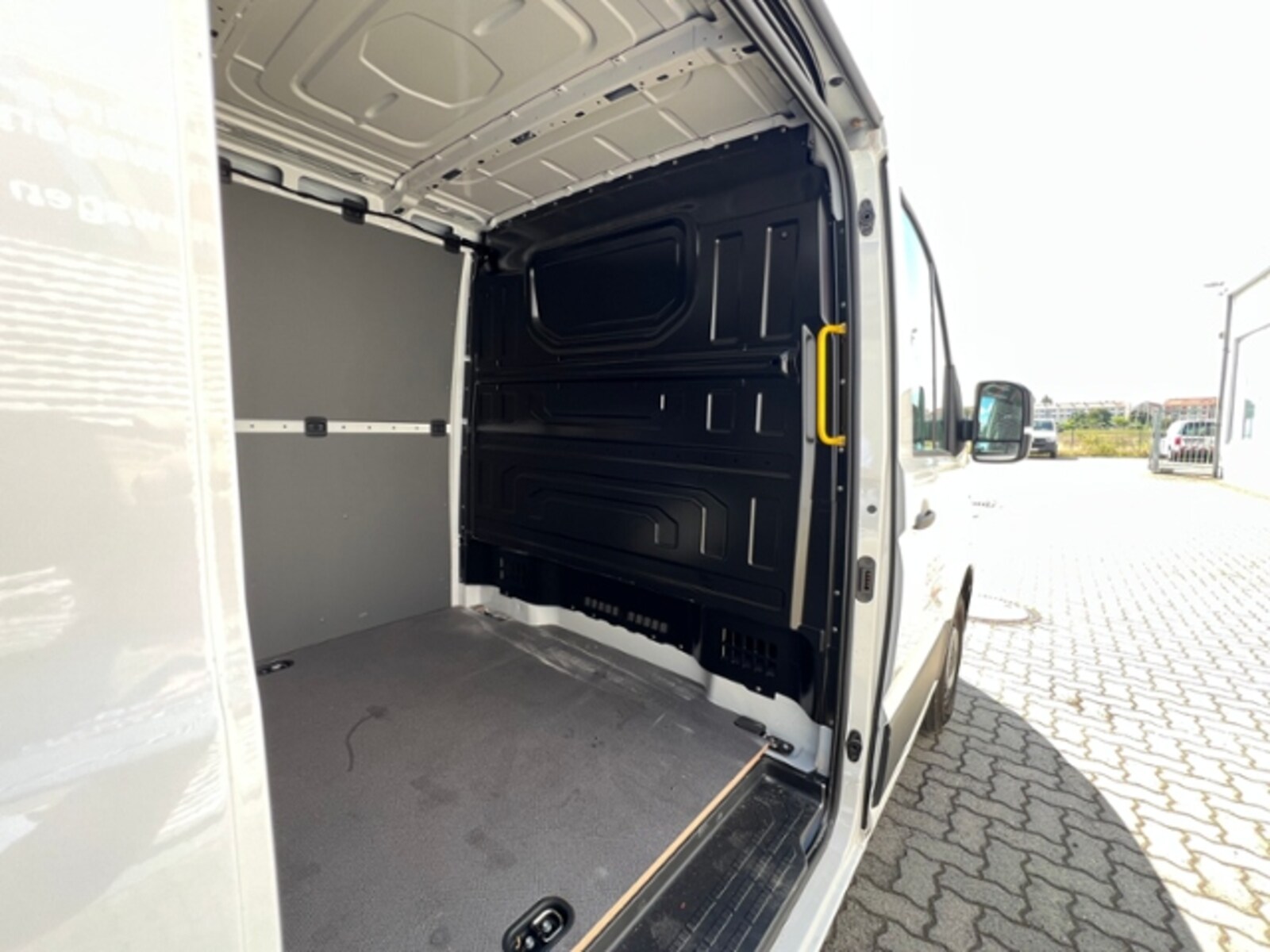 Volkswagen Crafter Kasten mittlerer Radstand – Bild 7
