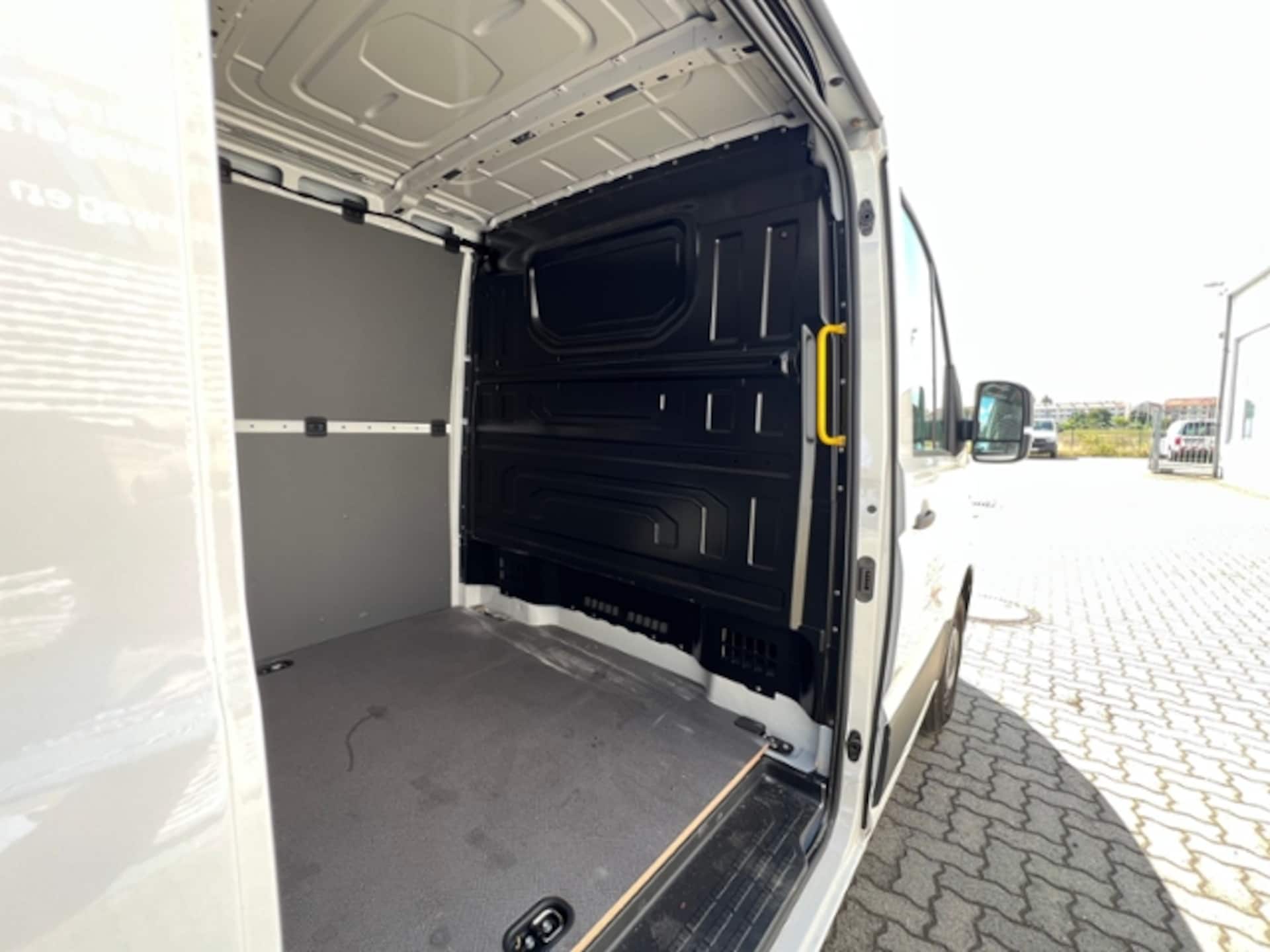 Volkswagen Crafter Kasten mittlerer Radstand