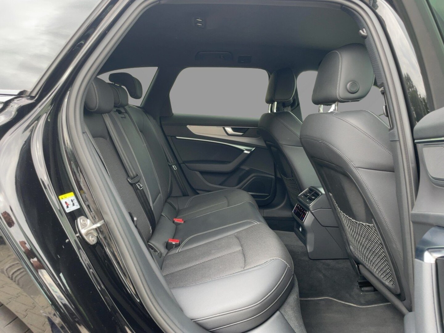 Bild über Audi A6 Avant S line 45 TDI quattro S tronic - für weitere Informationen kontaktieren Sie den Audi Partner