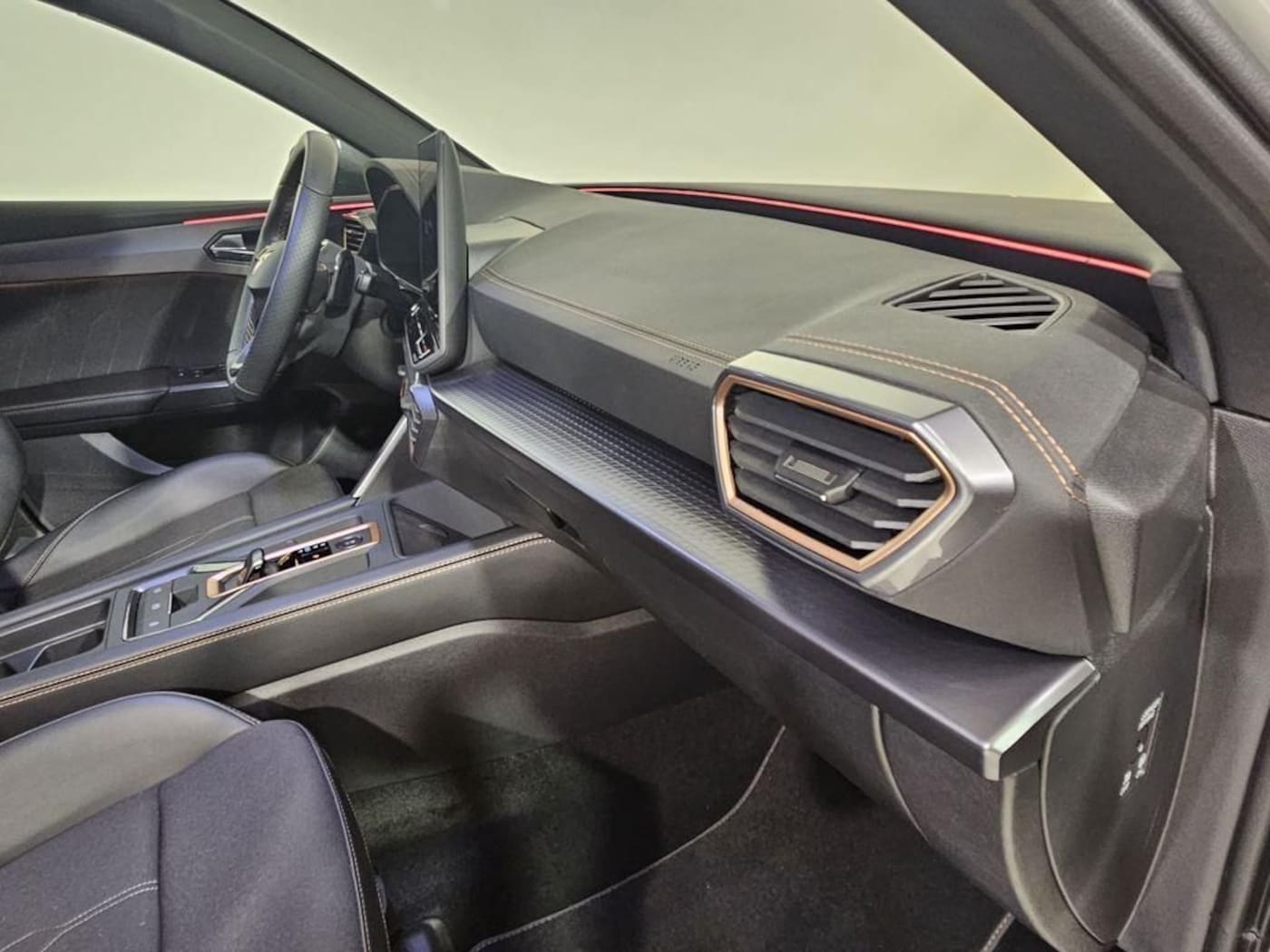 CUPRA Leon León 1.5 eTSI DSG 110 kW (150 CV) — photo 11