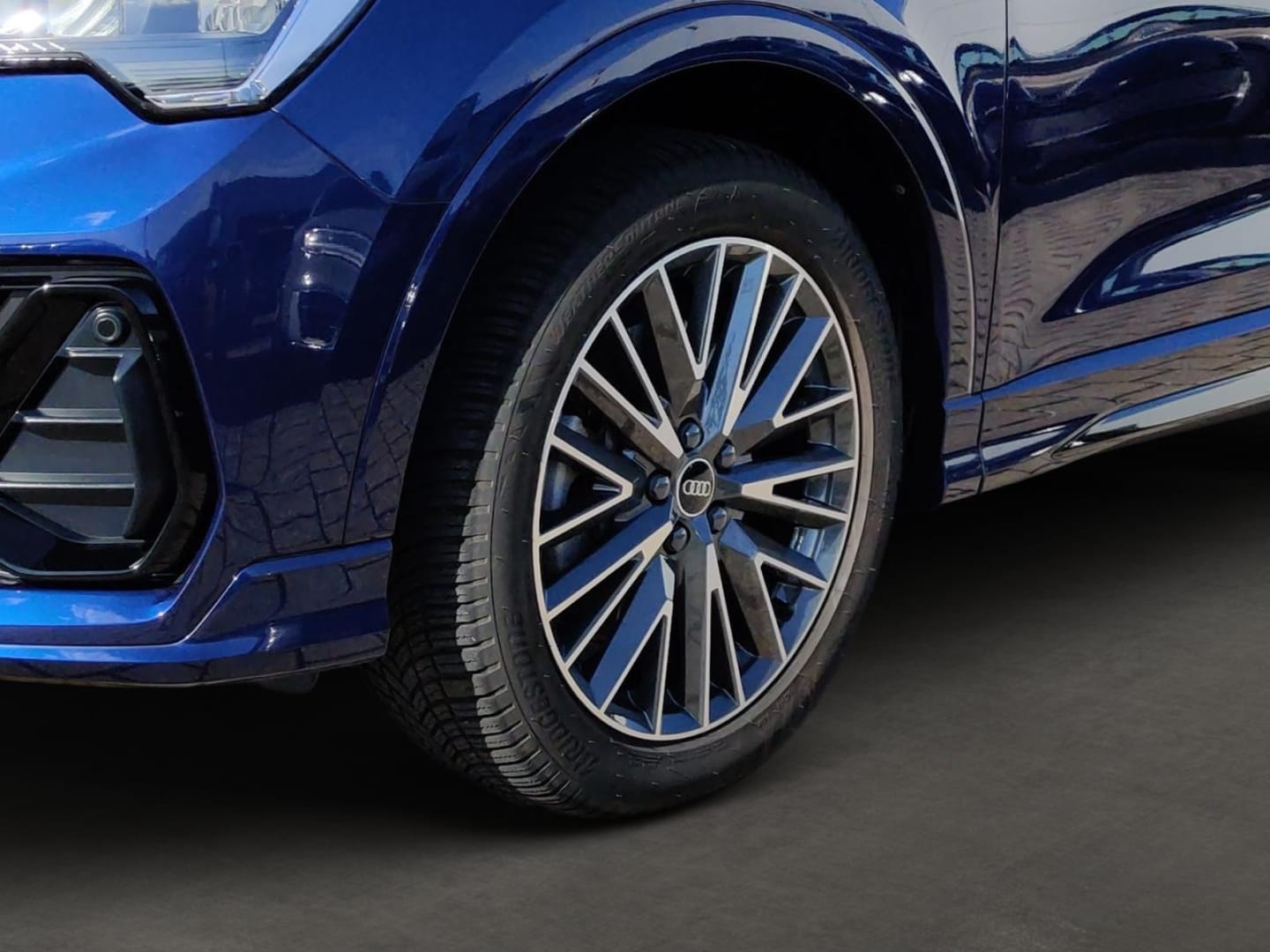 Bild über Audi Q3 S line 40 TFSI quattro S tronic - für weitere Informationen kontaktieren Sie den Audi Partner