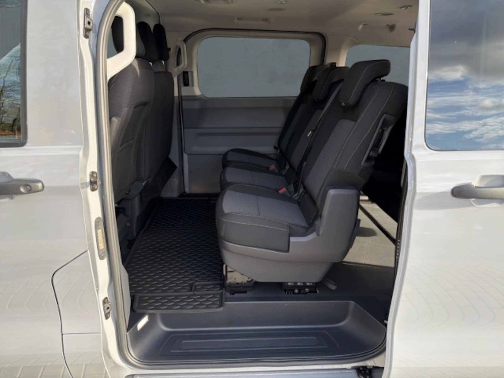 Volkswagen Transporter Kombi kurzer Radstand