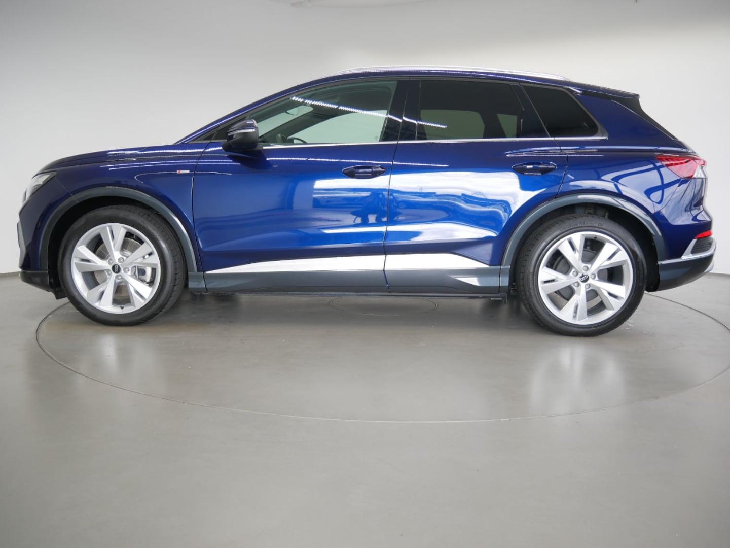 Bild über Audi Q4 e-tron 45 e-tron - für weitere Informationen kontaktieren Sie den Audi Partner