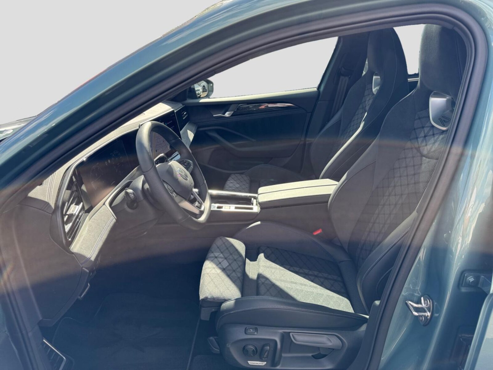 Volkswagen Passat – Bild 8