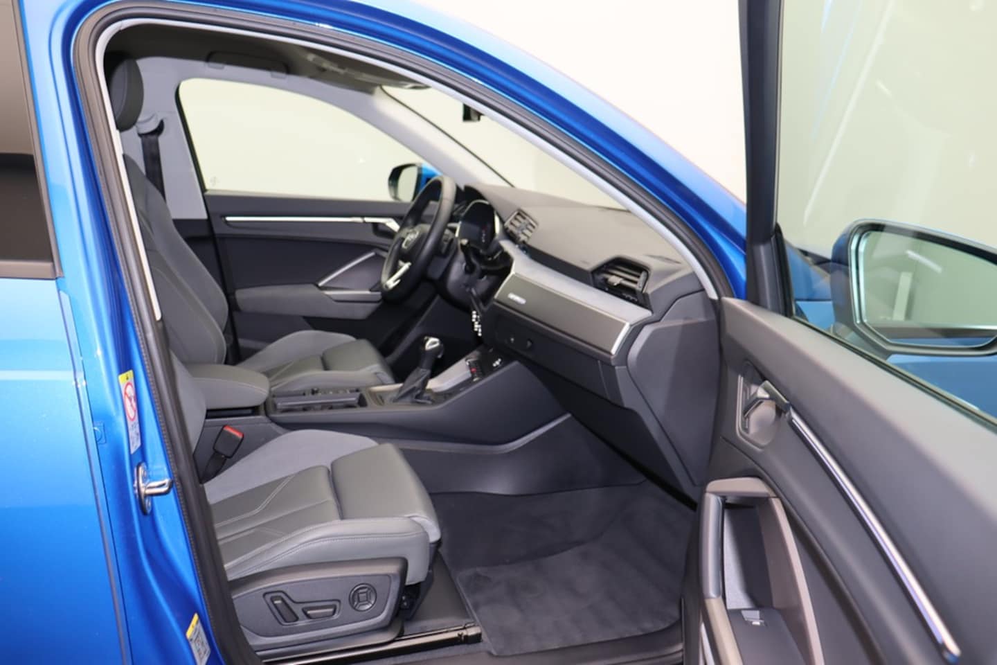 Bild über Audi Q3 S line 45 TFSI quattro S tronic - für weitere Informationen kontaktieren Sie den Audi Partner