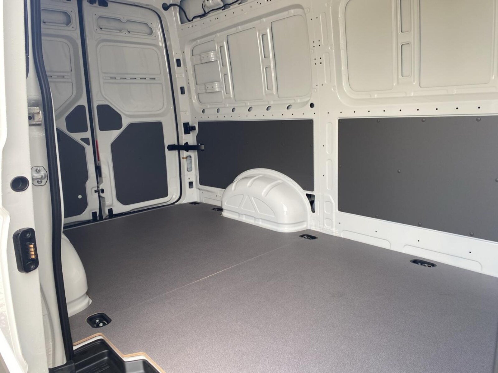 Volkswagen Crafter Kasten mittlerer Radstand – Bild 16