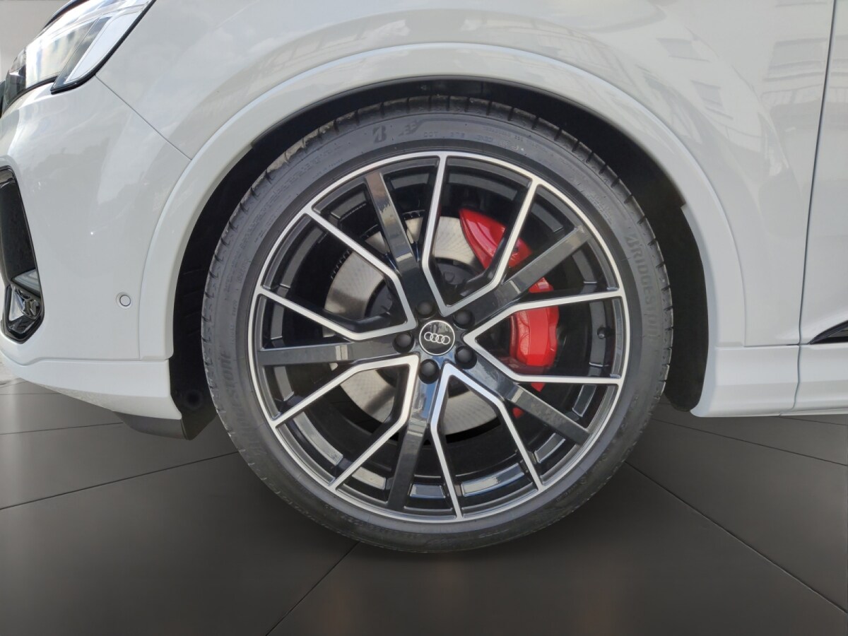 Image about Audi Q7 SUV TFSI e S line 60 TFSI e quattro tiptronic