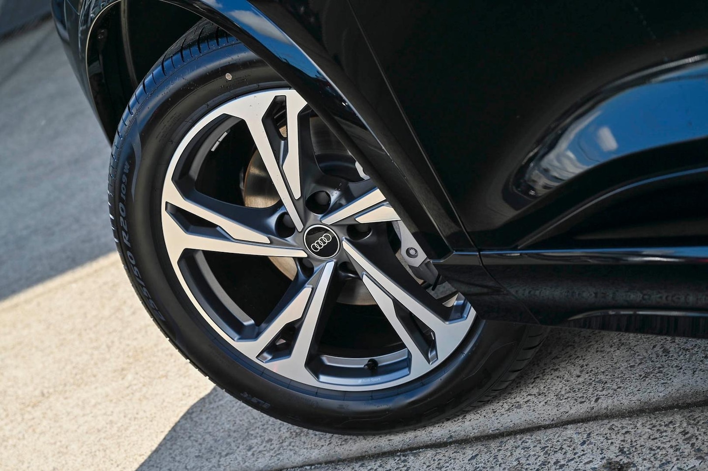 Image about Audi Q6 SUV e-tron e-tron
