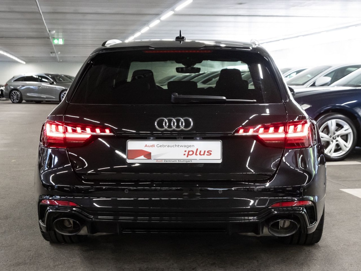 Bild über Audi RS 4 Avant TFSI quattro tiptronic - für weitere Informationen kontaktieren Sie den Audi Partner