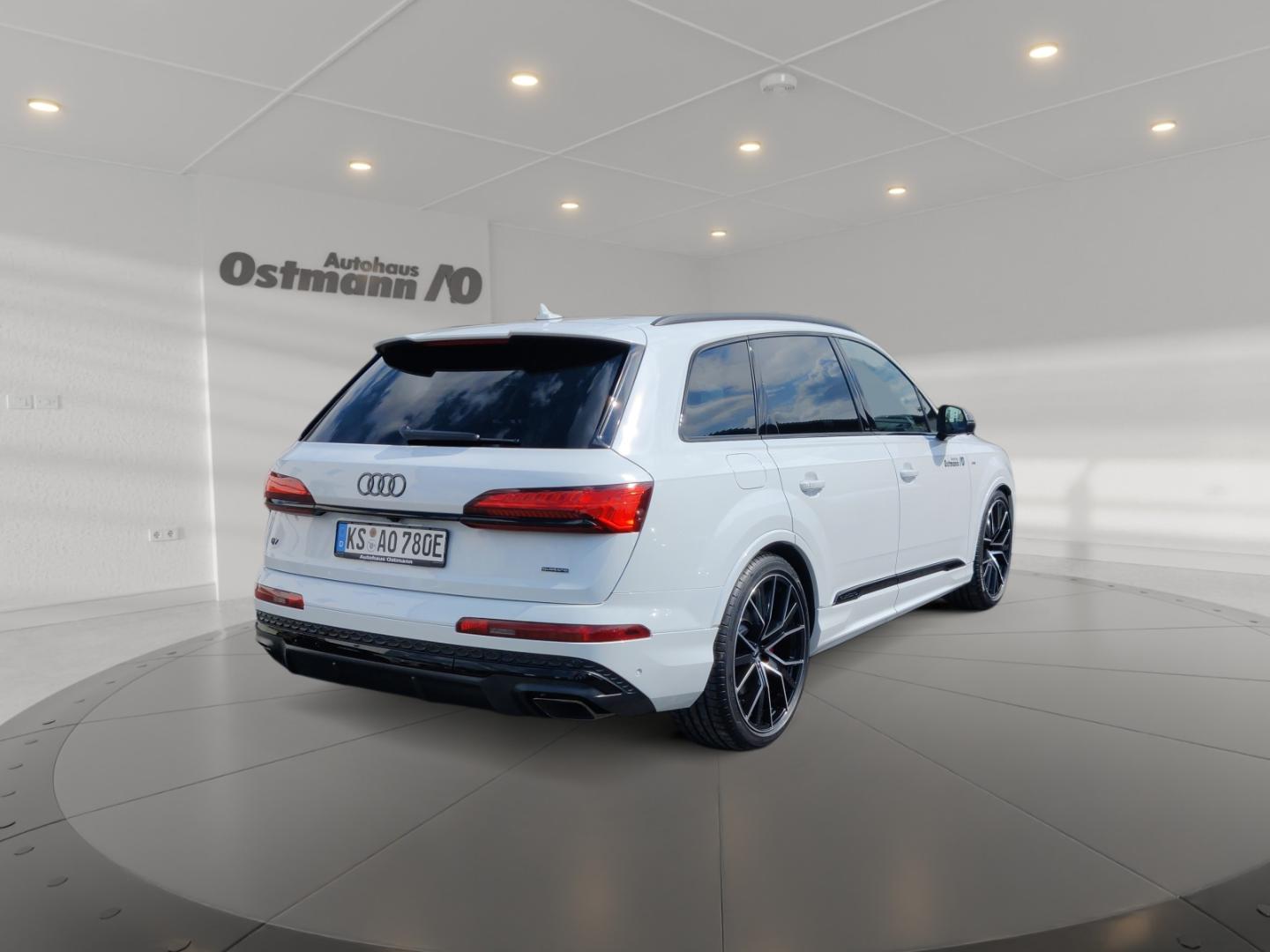 Image about Audi Q7 SUV TFSI e S line 60 TFSI e quattro tiptronic