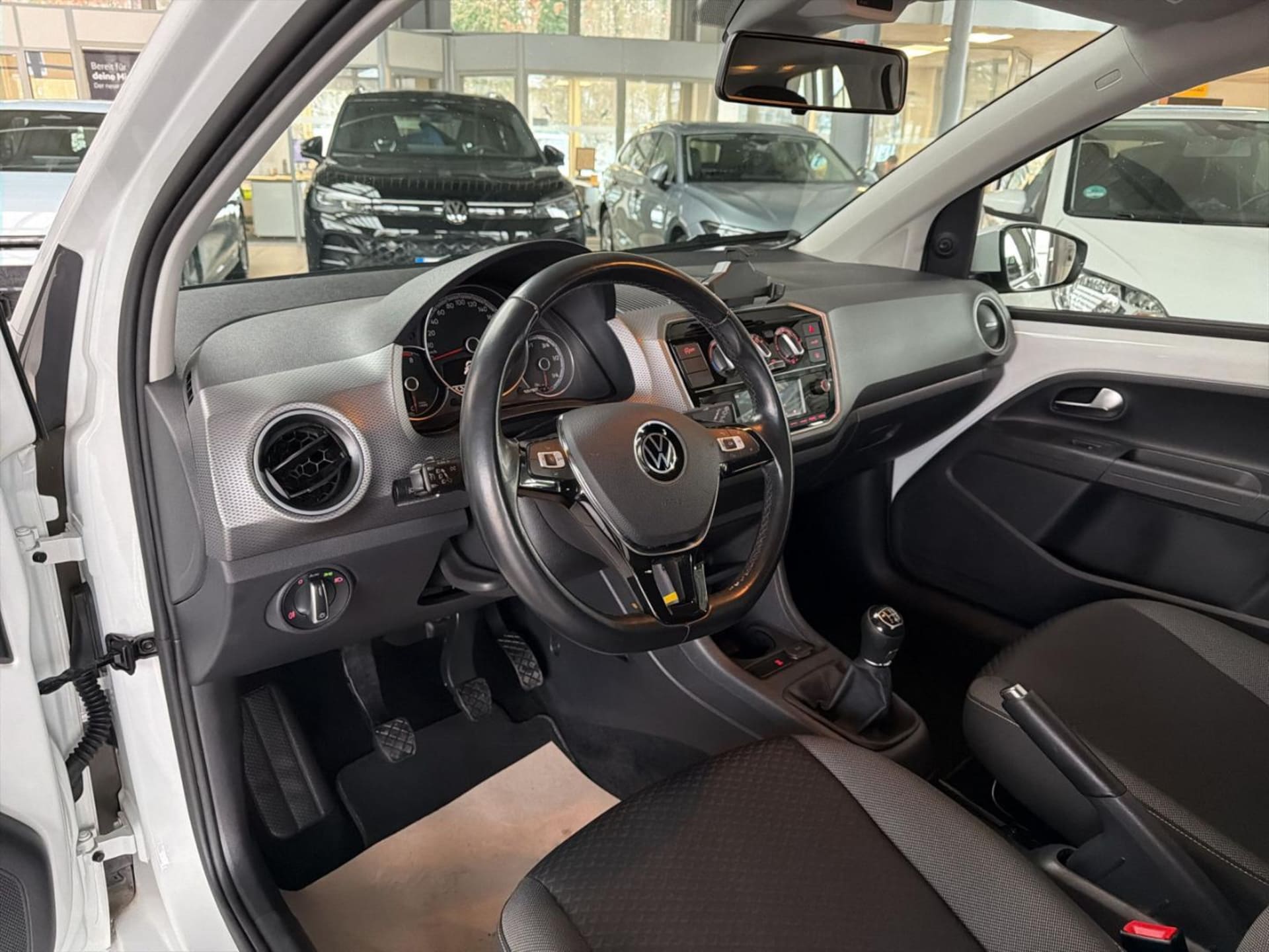 Volkswagen up! ACTIVE