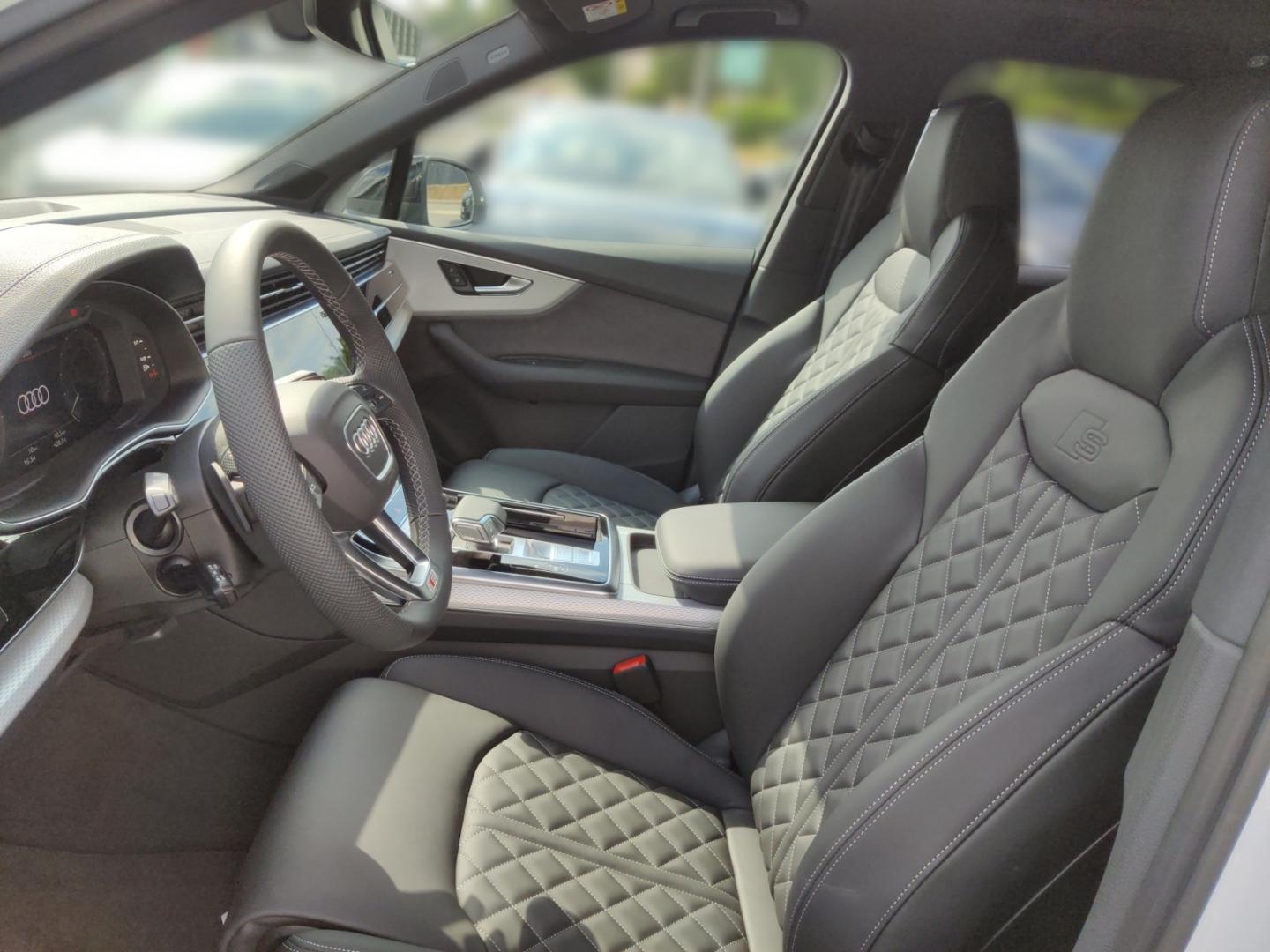Image about Audi Q7 SUV TFSI e S line 60 TFSI e quattro tiptronic