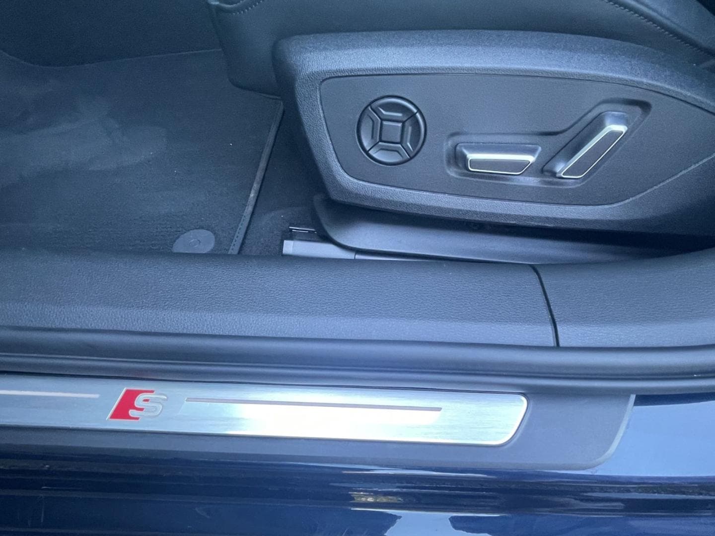Bild über Audi S6 Limousine TDI quattro tiptronic - für weitere Informationen kontaktieren Sie den Audi Partner