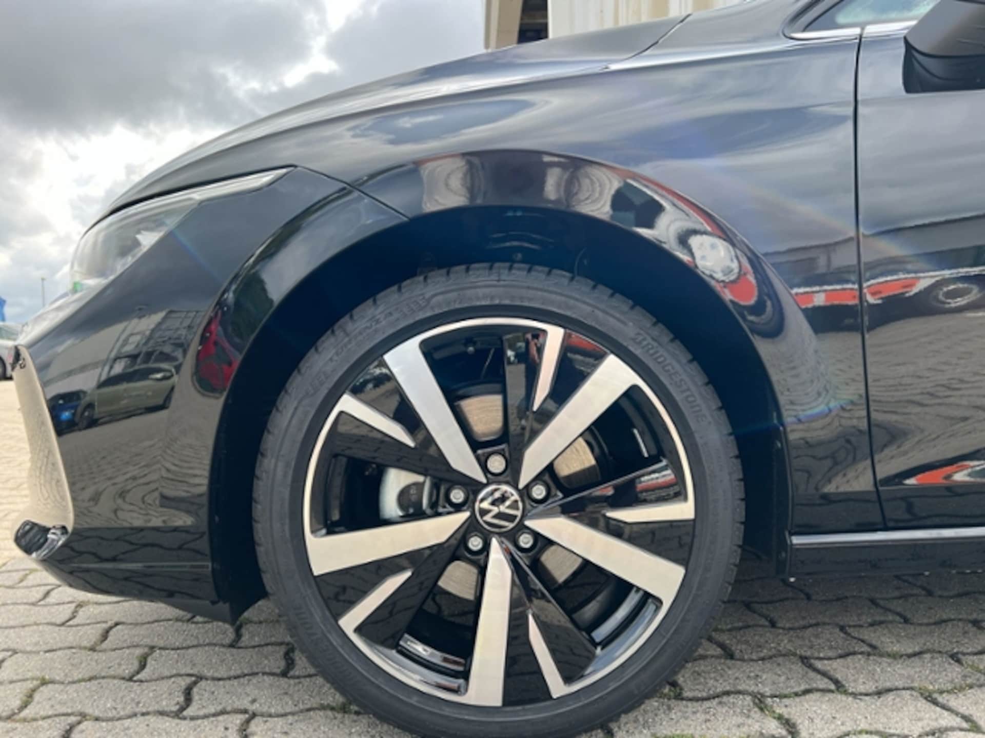 Volkswagen Golf Style