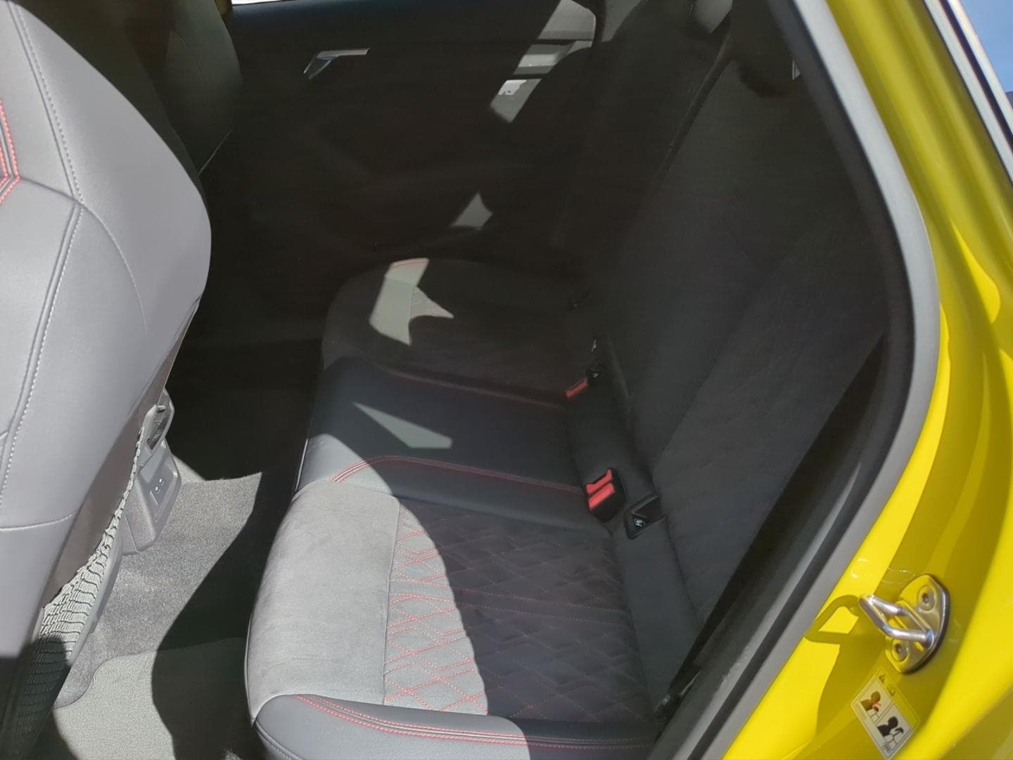 Bild über Audi A3 Limousine S line 35 TFSI S tronic - für weitere Informationen kontaktieren Sie den Audi Partner