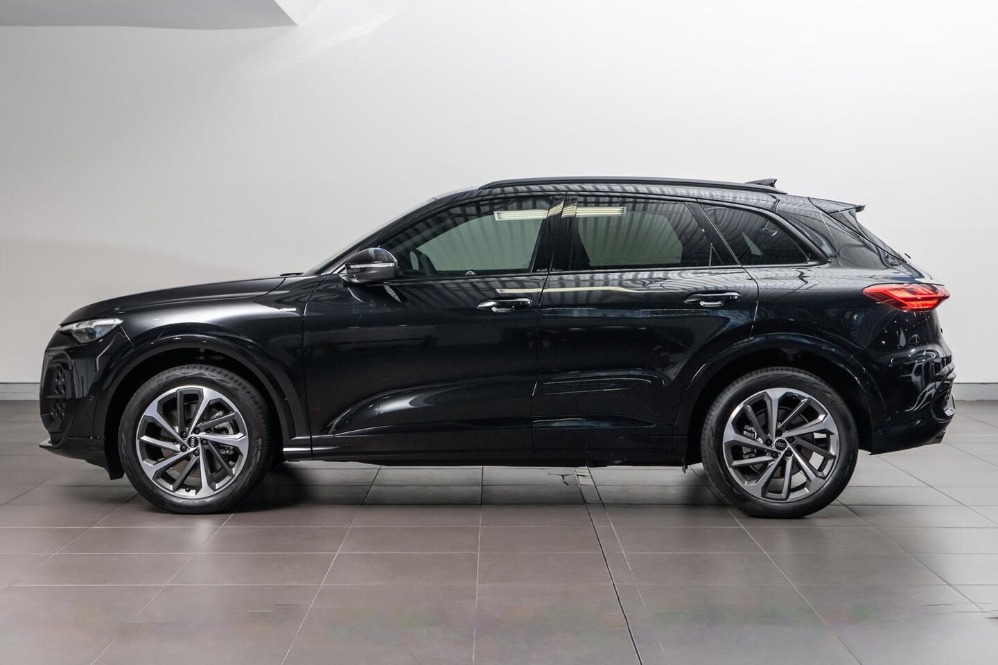 Image about Audi Q5 SUV TDI quattro 150 kW sport