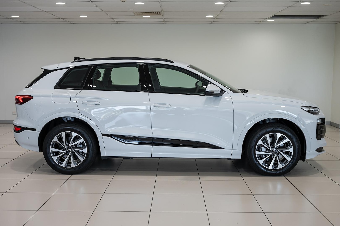 Image about Audi Q6 SUV e-tron e-tron