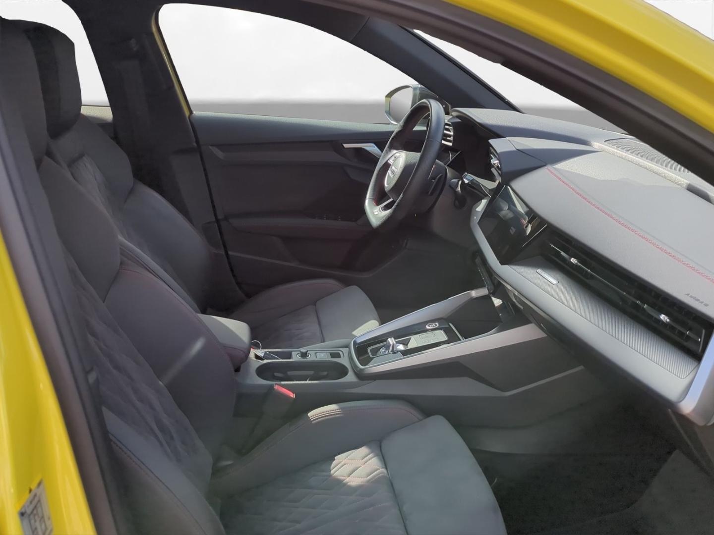 Bild über Audi A3 Limousine S line 35 TFSI S tronic - für weitere Informationen kontaktieren Sie den Audi Partner
