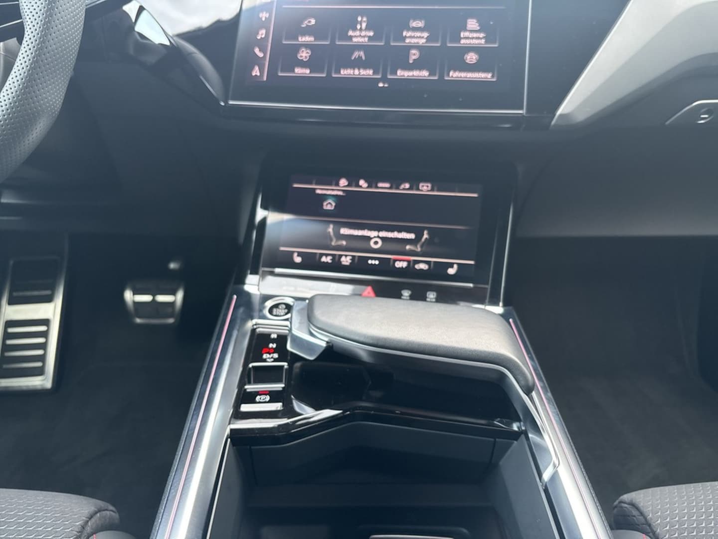 Bild über Audi Q8 Sportback e-tron S line 55 e-tron quattro - für weitere Informationen kontaktieren Sie den Audi Partner