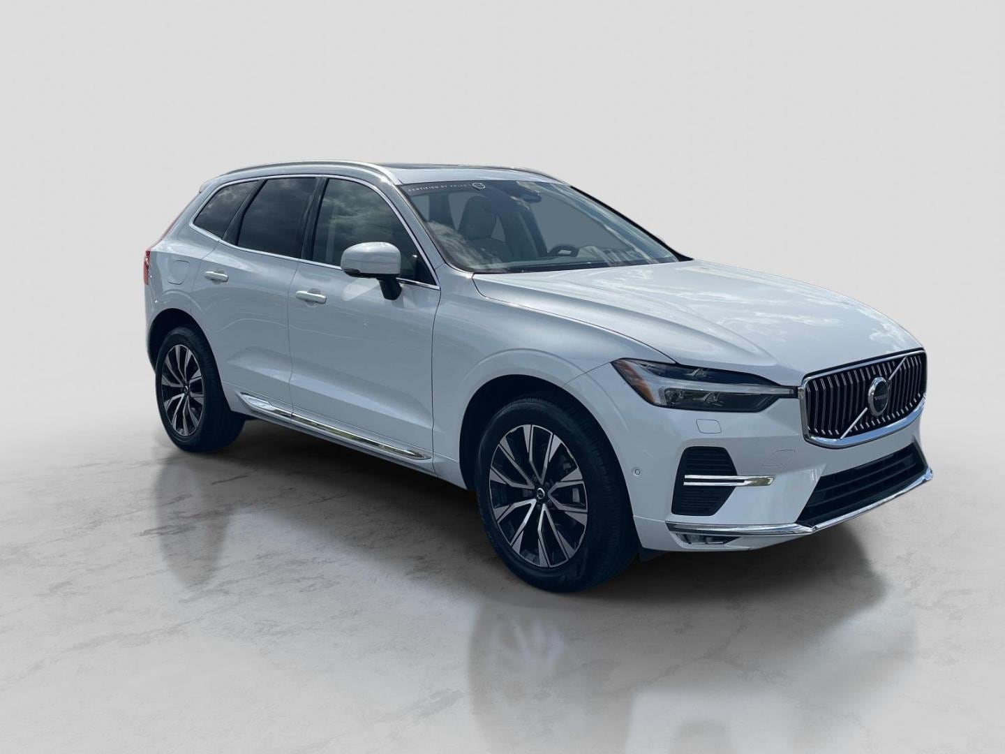 2023 Volvo XC60 B5 Plus Bright Theme AWD's photo