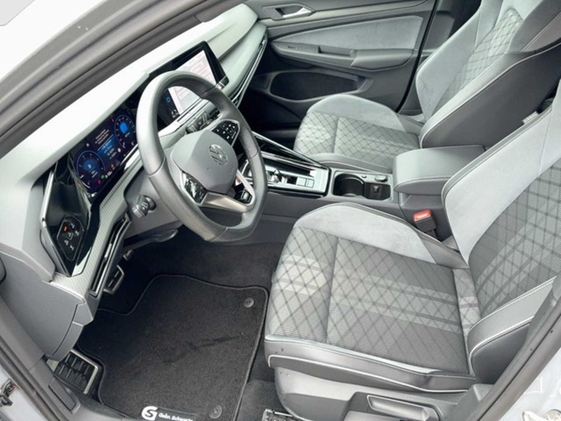 Volkswagen Golf R-Line