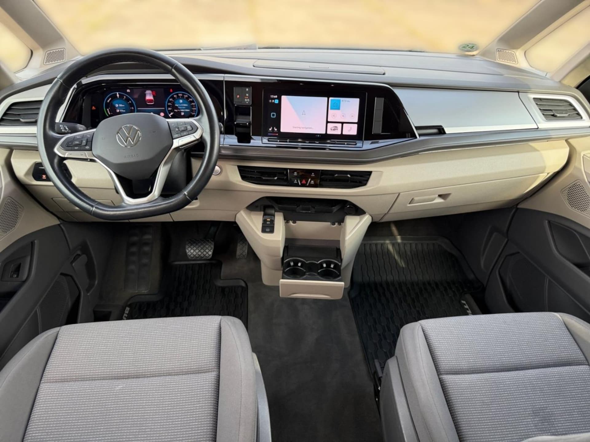 Volkswagen Multivan Langversion Basis-Modell