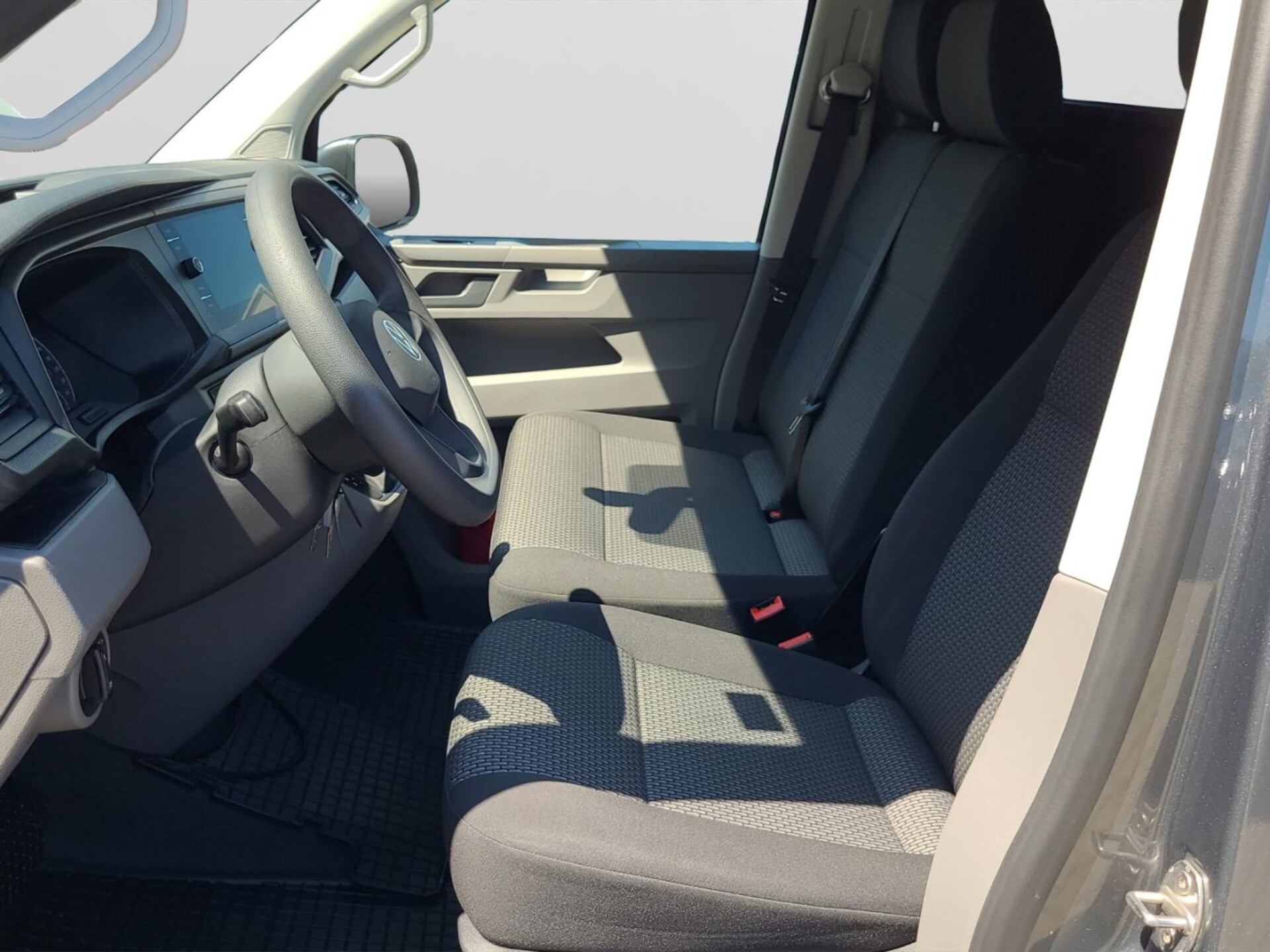 Volkswagen T6.1 Transporter Kombi langer Radstand