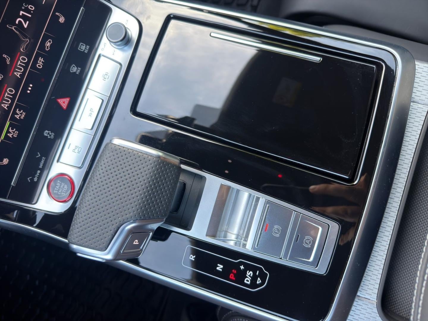 Bild über Audi SQ8 SUV TFSI quattro tiptronic - für weitere Informationen kontaktieren Sie den Audi Partner