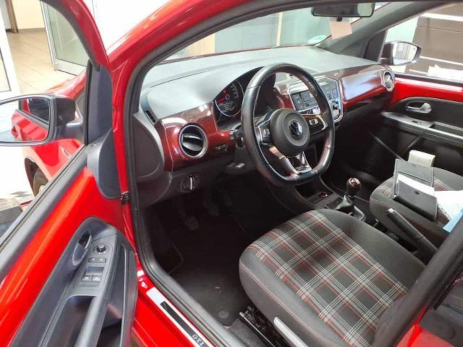 Volkswagen up! GTI