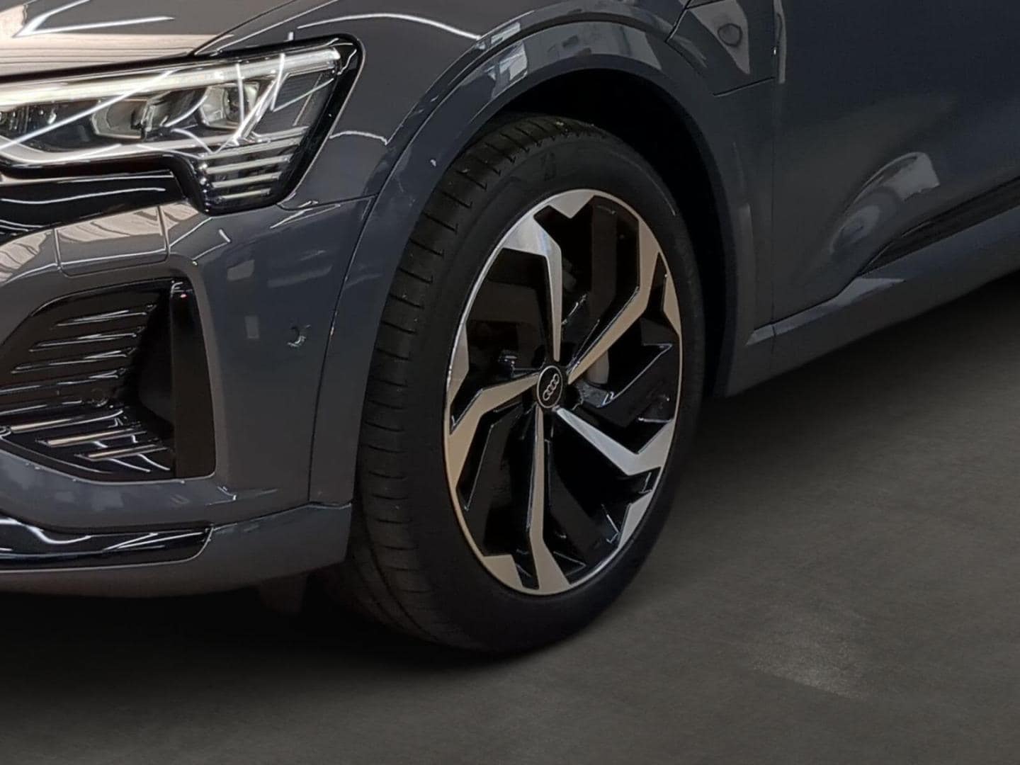 Bild über Audi Q8 e-tron S line 50 e-tron quattro - für weitere Informationen kontaktieren Sie den Audi Partner