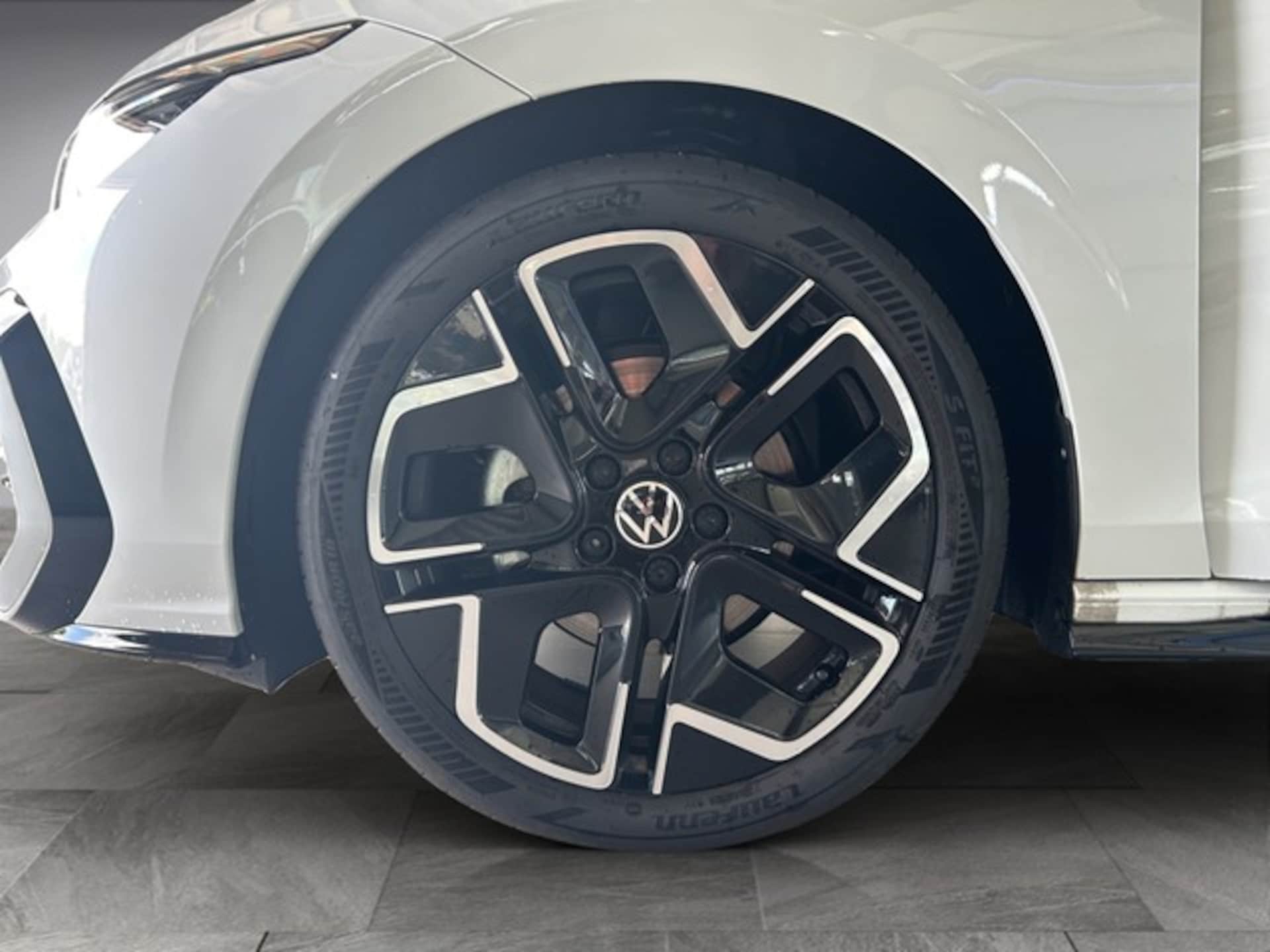 Volkswagen Golf R-Line