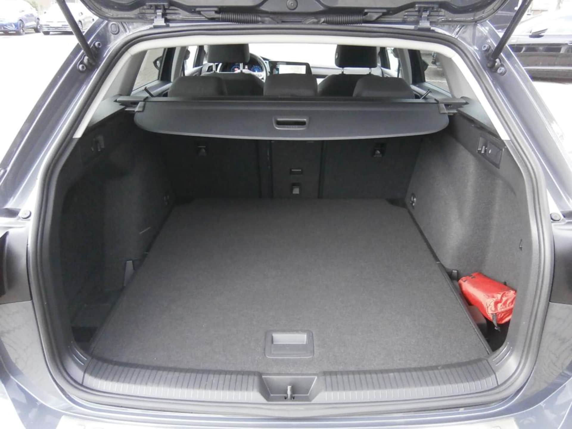 Volkswagen Golf Variant Life
