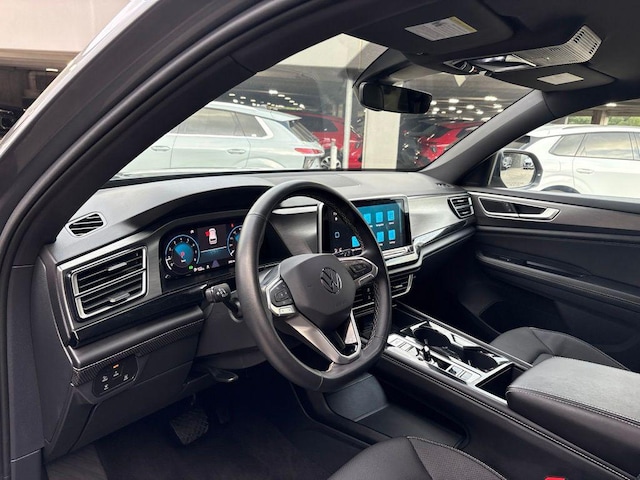 2025 Volkswagen Atlas Cross Sport SE w/Tech - Photo 12