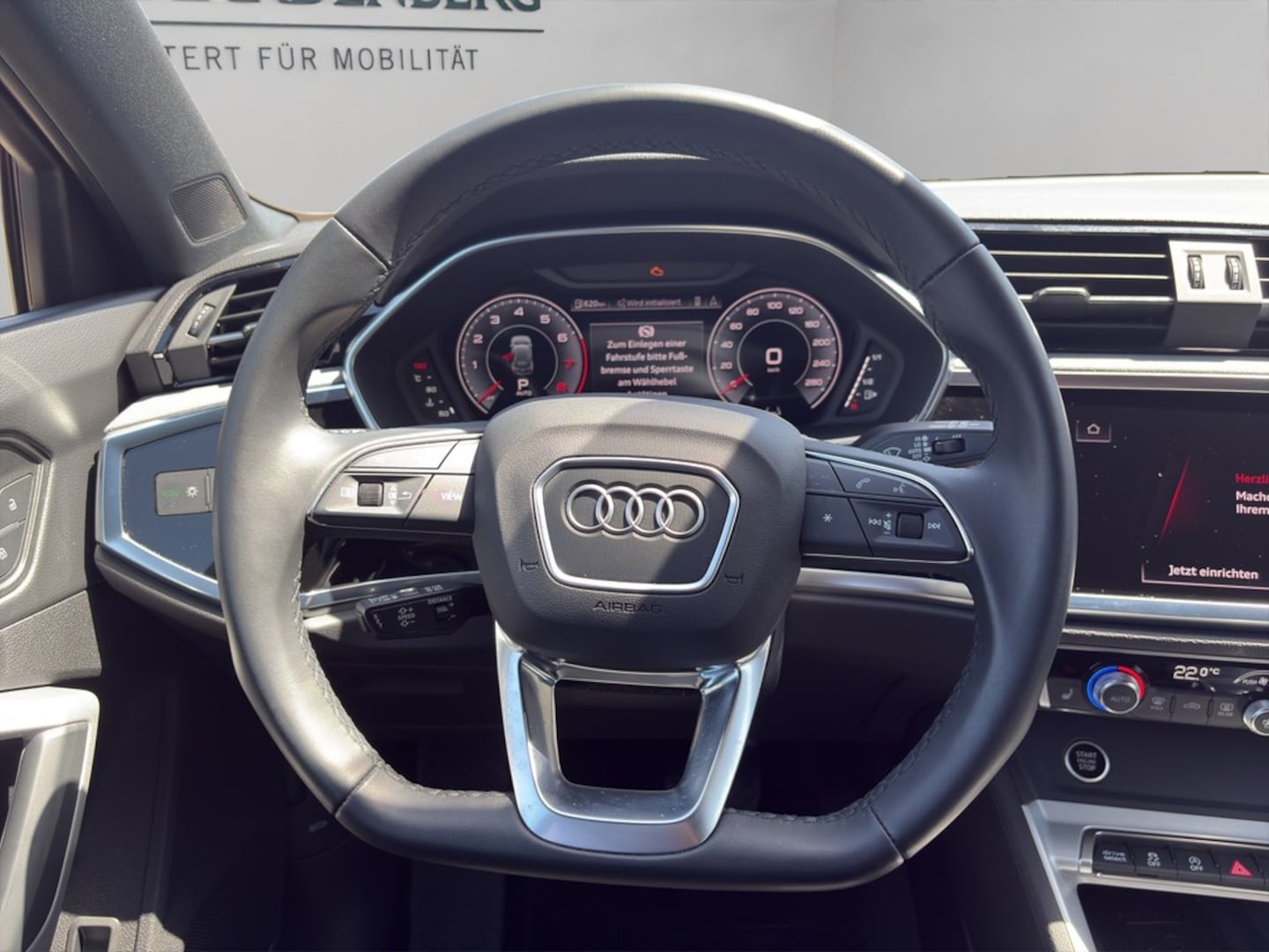 Bild über Audi Q3 40 TFSI quattro S tronic - für weitere Informationen kontaktieren Sie den Audi Partner