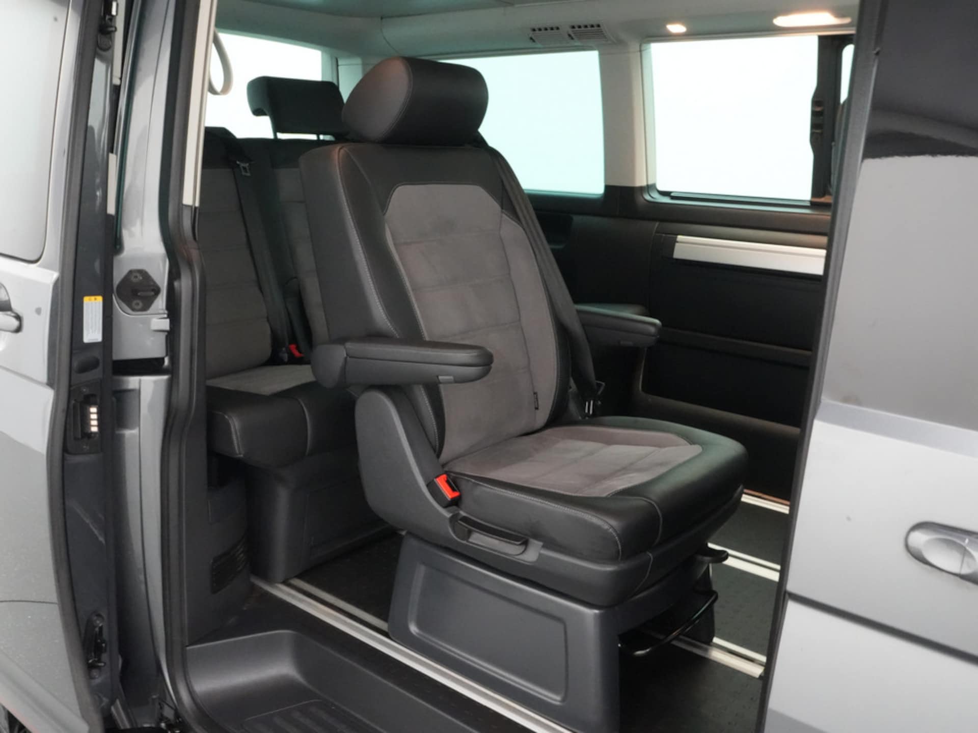Volkswagen T6.1 California Beach