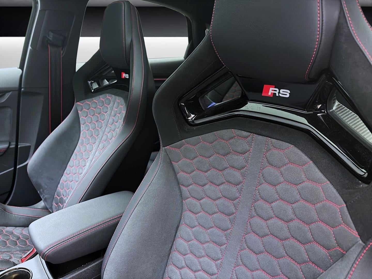 Bild über Audi RS 3 Limousine TFSI quattro 294 kW S tronic - für weitere Informationen kontaktieren Sie den Audi Partner