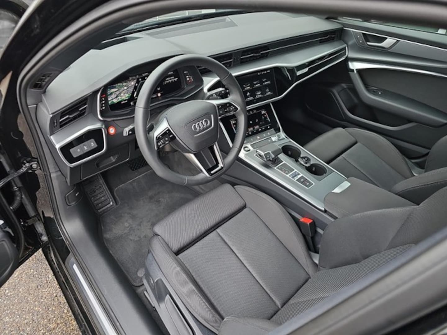 Bild über Audi A6 Avant advanced 45 TDI quattro S tronic - für weitere Informationen kontaktieren Sie den Audi Partner