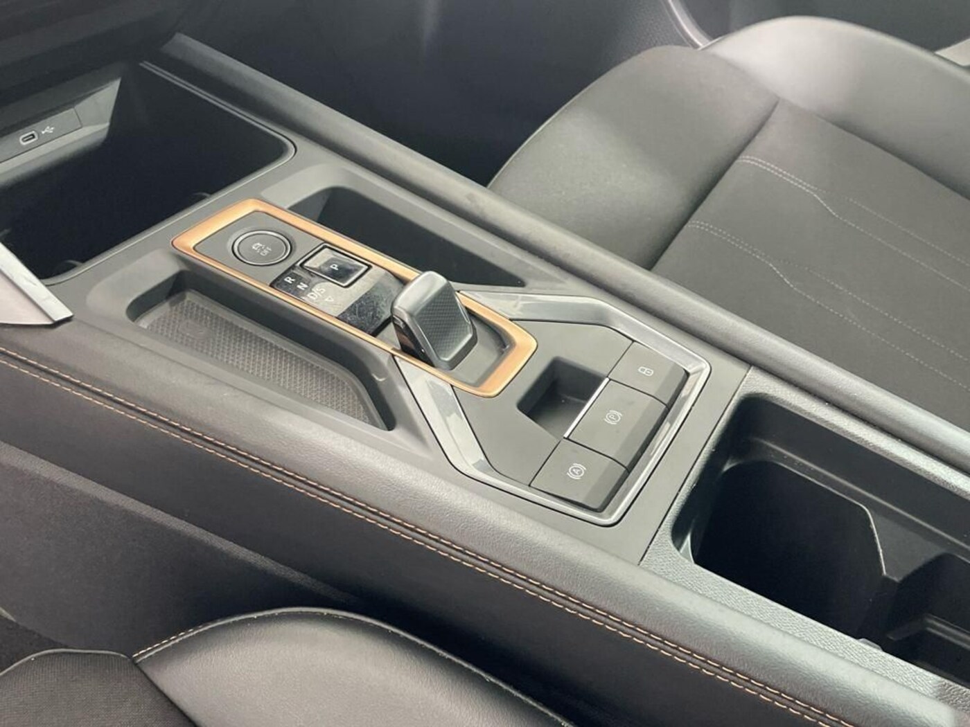 CUPRA Leon Sportstourer 1.5 eTSI DSG 110 kW (150 CV) — photo 20