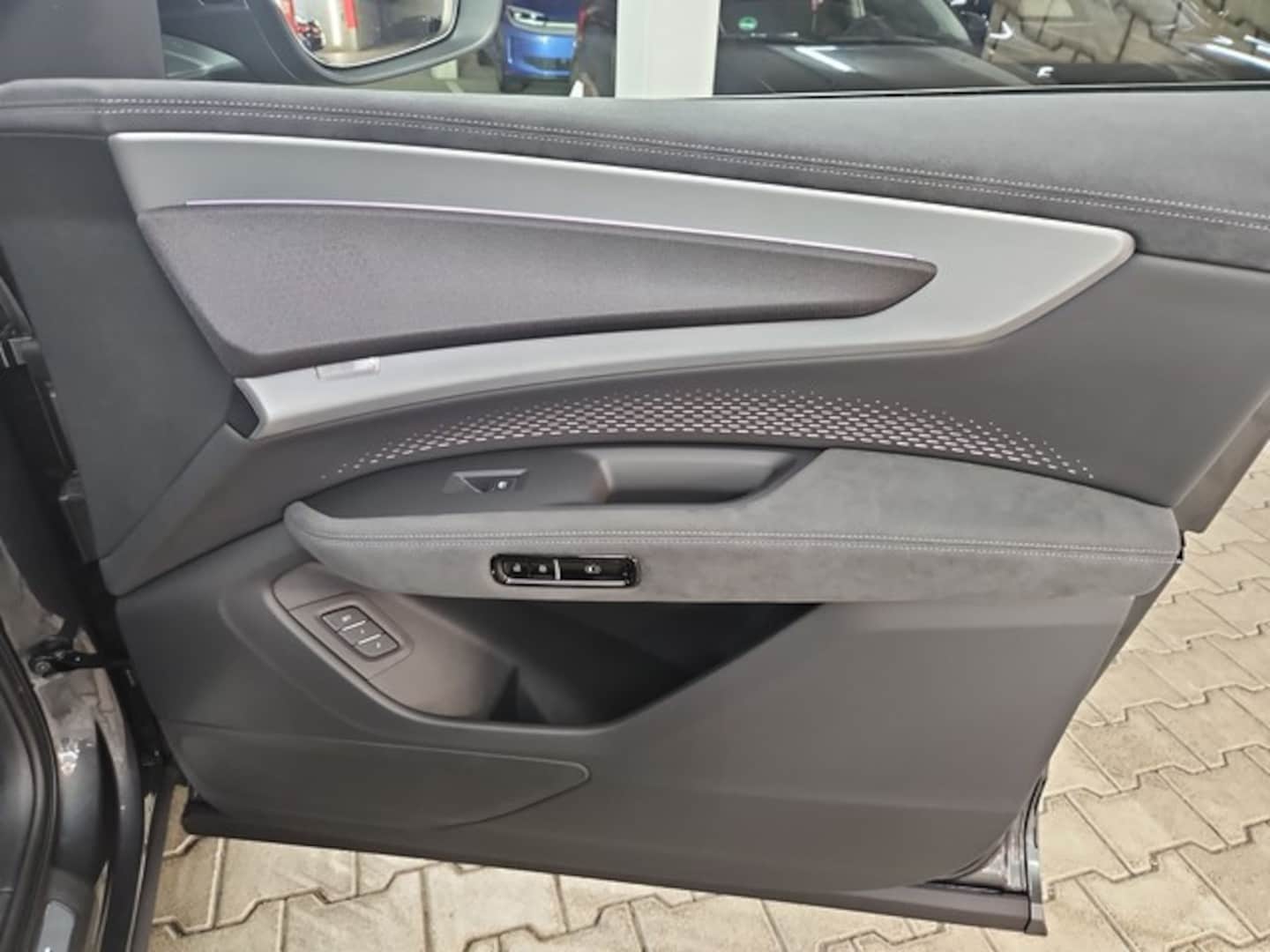 Bild über Audi Q7 SUV TDI quattro 220 kW tiptronic - für weitere Informationen kontaktieren Sie den Audi Partner
