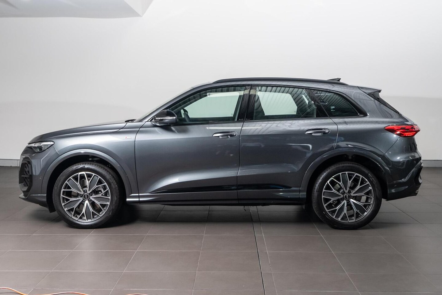 Image about Audi Q5 SUV TDI quattro 150 kW sport