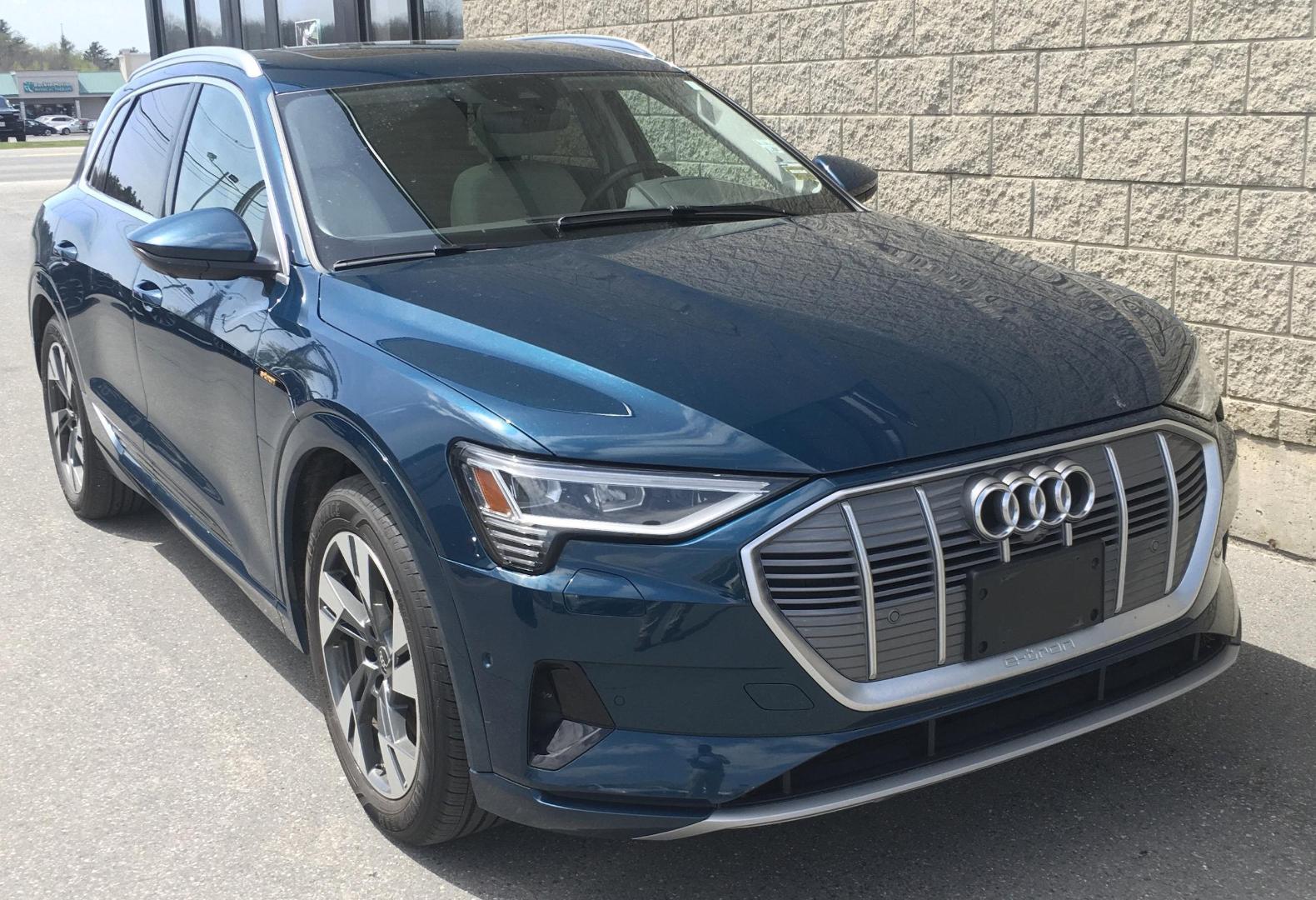 2022 Audi e-tron 95 kWh Premium Plus quattro's photo