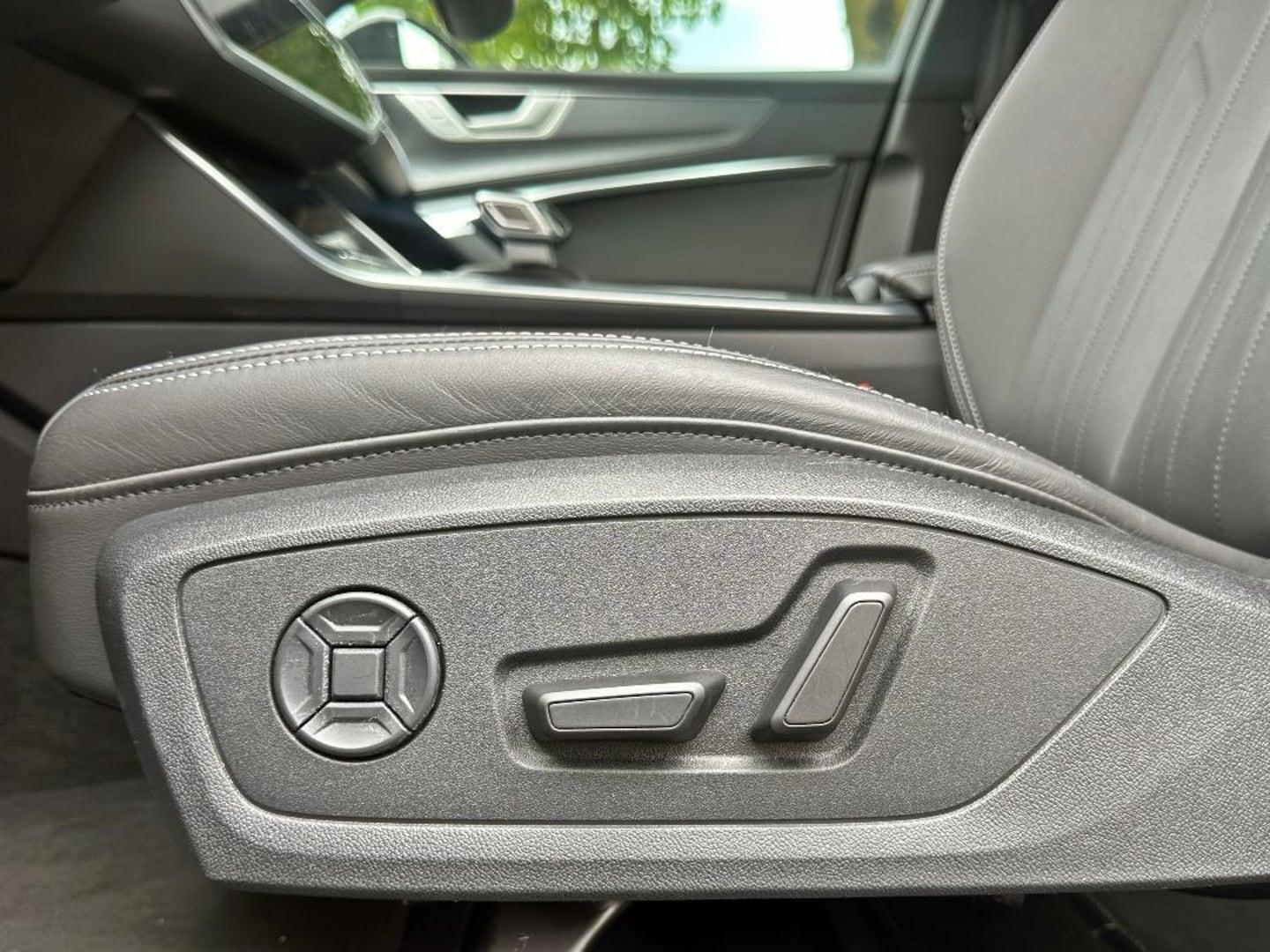 Bild über Audi A6 Avant advanced 45 TFSI S tronic - für weitere Informationen kontaktieren Sie den Audi Partner