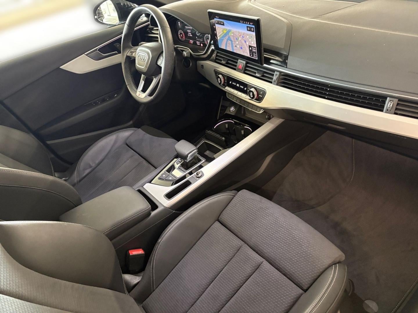 Bild über Audi A4 Avant S line 40 TFSI S tronic - für weitere Informationen kontaktieren Sie den Audi Partner
