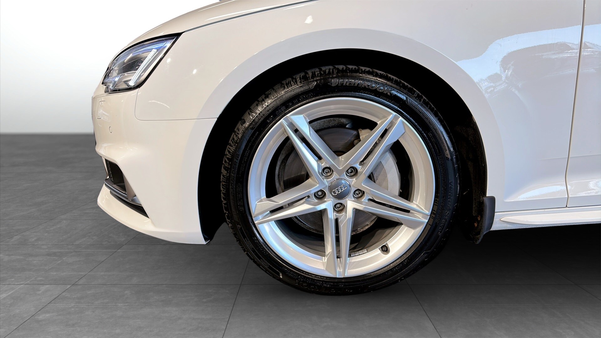 Image about Audi A4 Avant (Stängd för nybeställning) A4 Avant 40 TDI quattro Proline Sport 190 hk S tronic