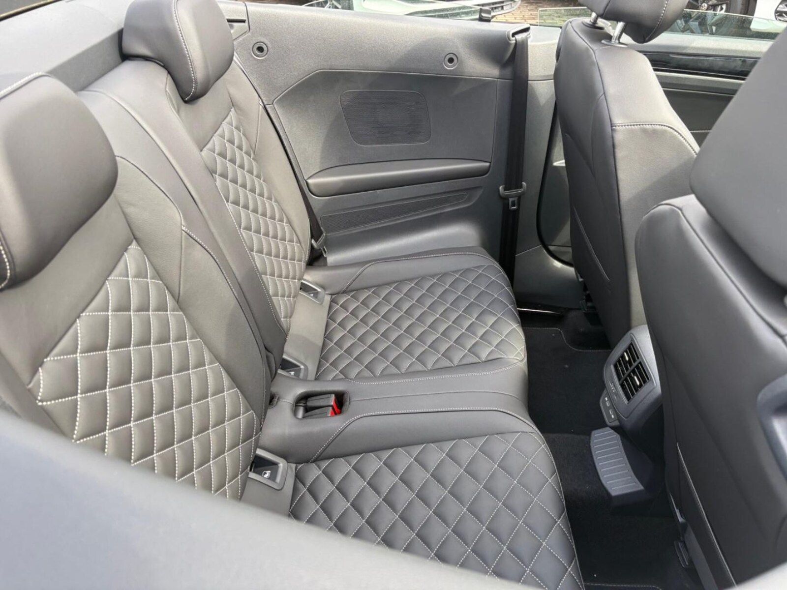 Volkswagen T-Roc Cabriolet – Bild 11