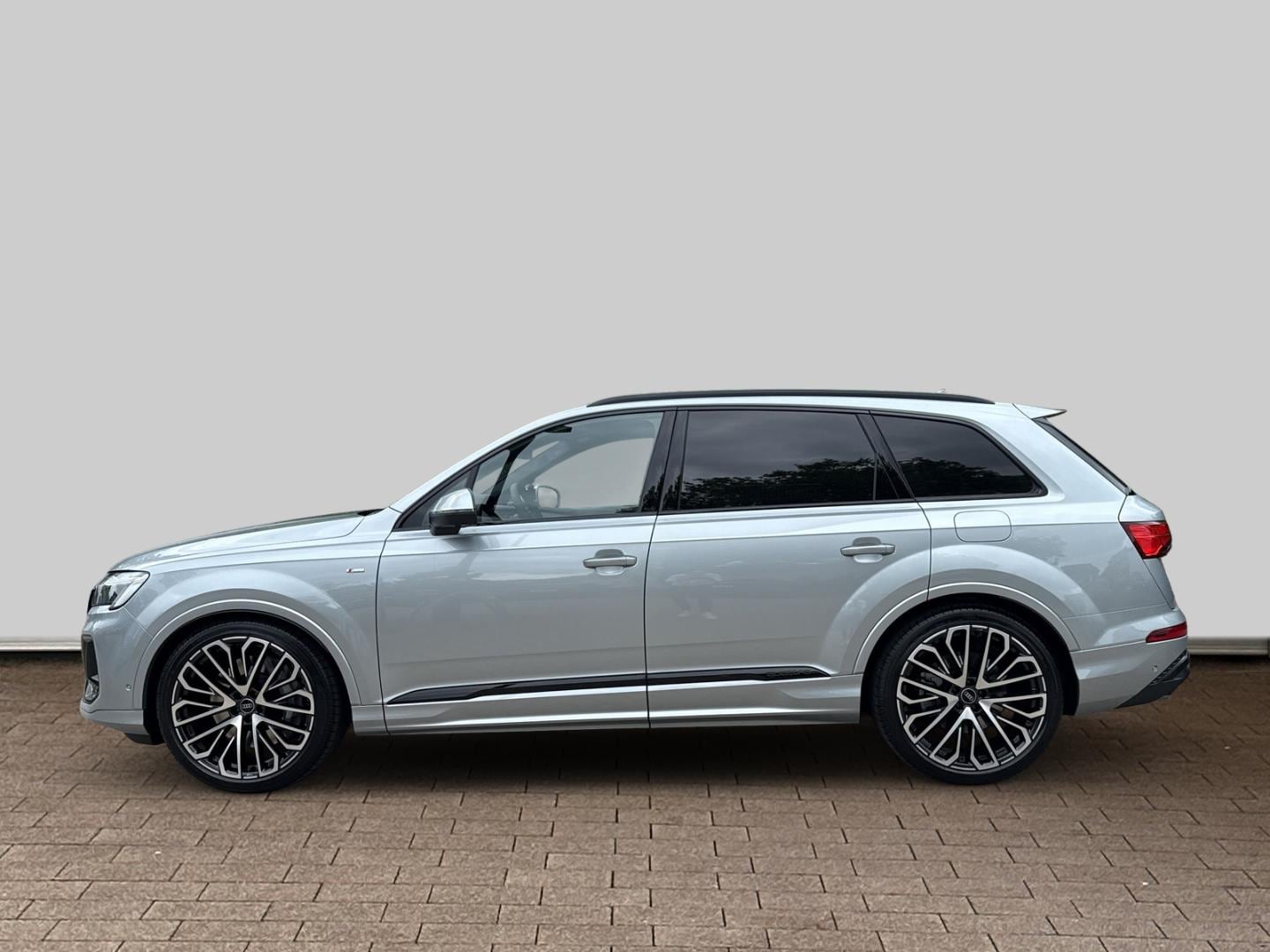 Bild über Audi Q7 SUV TFSI e S line business TFSI e quattro 290 kW tiptronic - für weitere Informationen kontaktieren Sie den Audi Partner