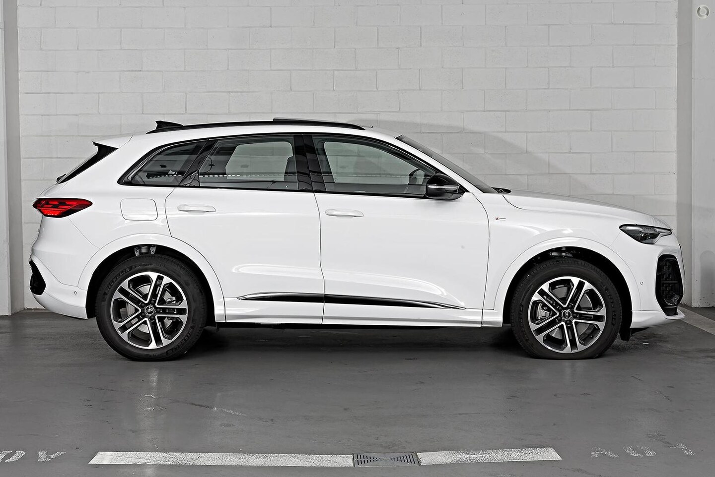 Image about Audi Q5 SUV TDI quattro 150 kW