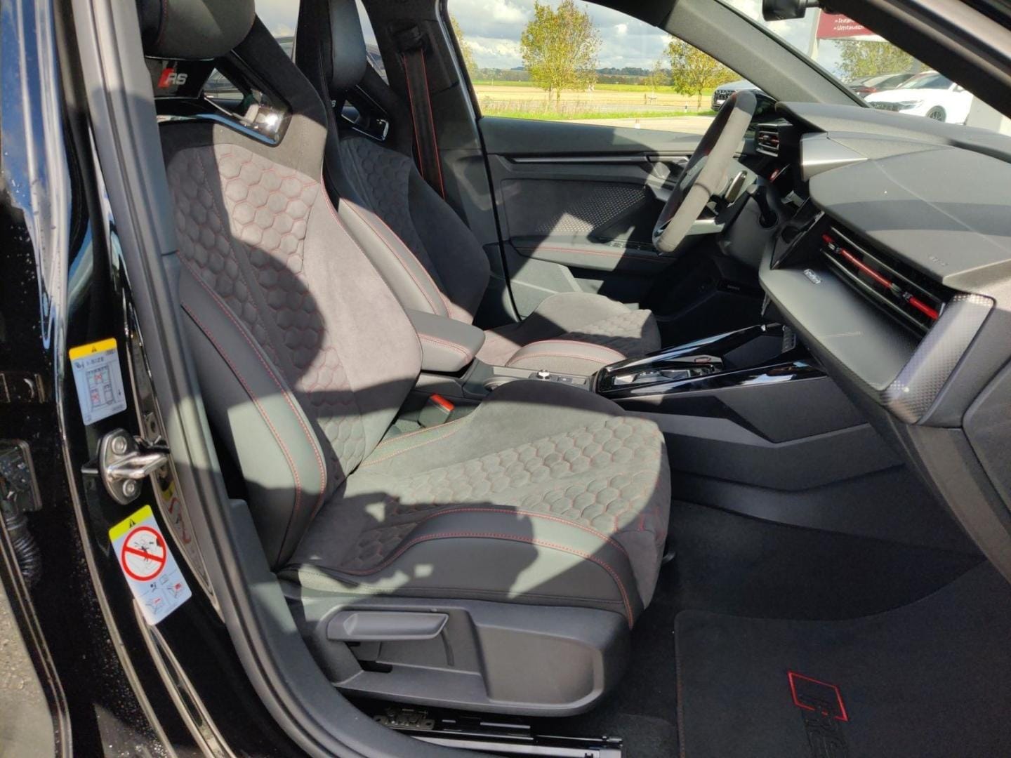 Bild über Audi RS 3 Sportback TFSI quattro 294 kW S tronic - für weitere Informationen kontaktieren Sie den Audi Partner