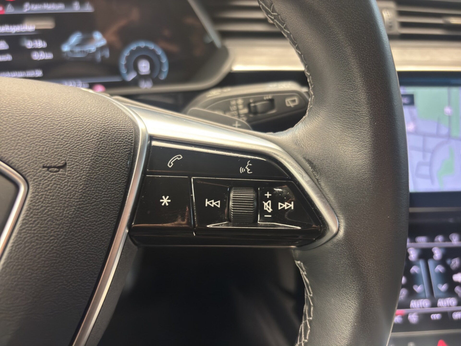 Audi Q8 e-tron S line
